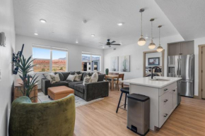 Red Rock Oasis - Brand New Home 3-Bed Sleeps 10